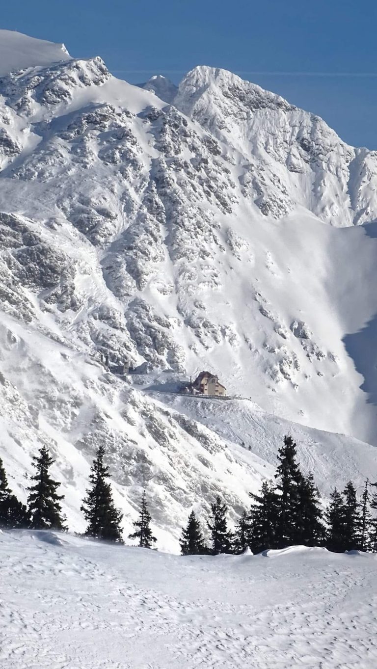 Avertisment Salvamont Argeș: Risc de avalanșă de gradul 5 (maxim) în Făgăraș
