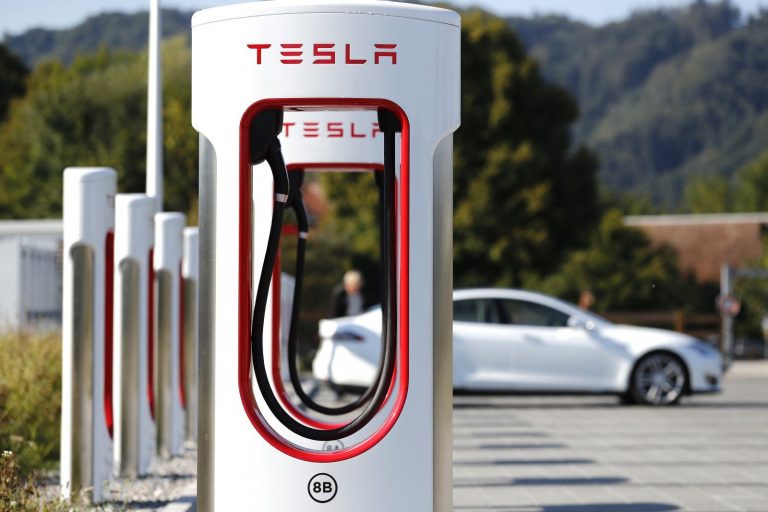Tesla va avea în curând o stație de încărcare în Pitești